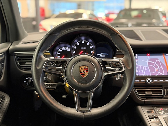 Porsche Macan 12 of 19