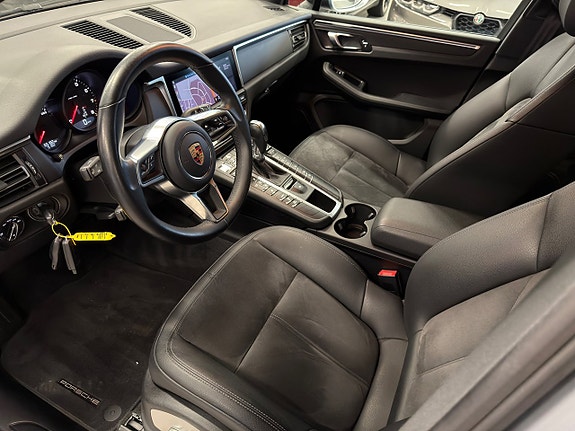 Porsche Macan 8 of 19