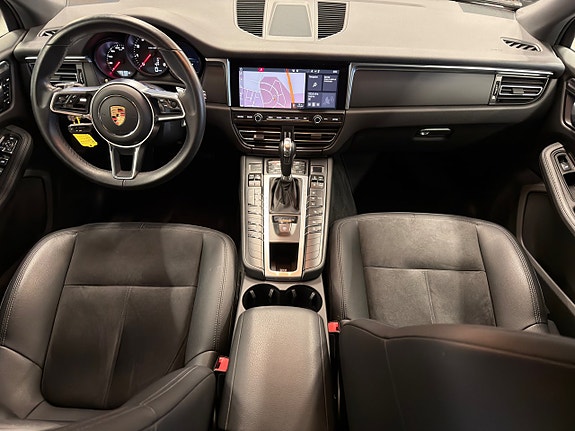 Porsche Macan 11 of 19