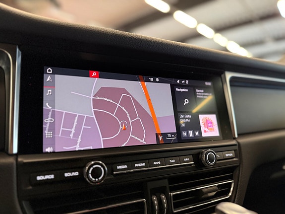Porsche Macan 14 of 19