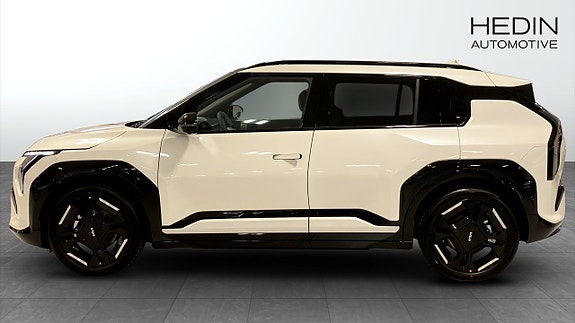 Kia EV3 2 of 11