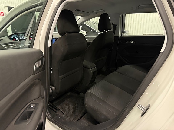 Peugeot 308 SW 16 of 22