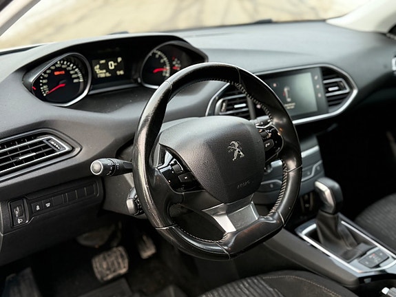 Peugeot 308 SW 9 of 22