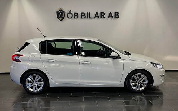 Peugeot 308 2 of 5