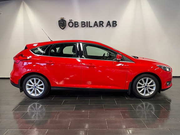 Ford Focus 2 of 12