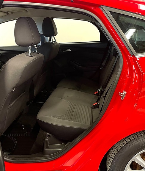Ford Focus 7 of 12