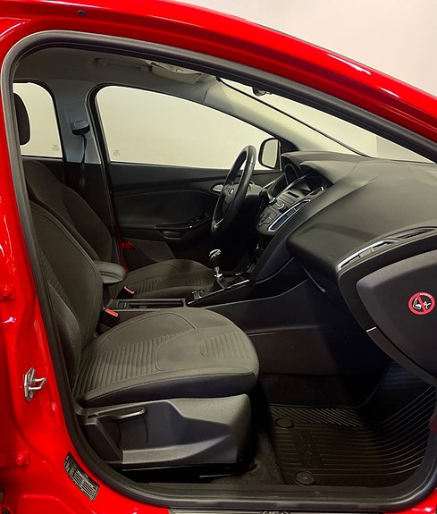 Ford Focus 10 of 12