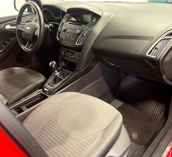 Ford Focus 9 of 12