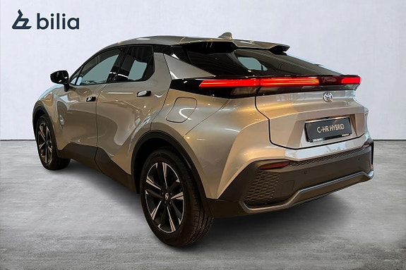 Toyota C-HR 2 of 25