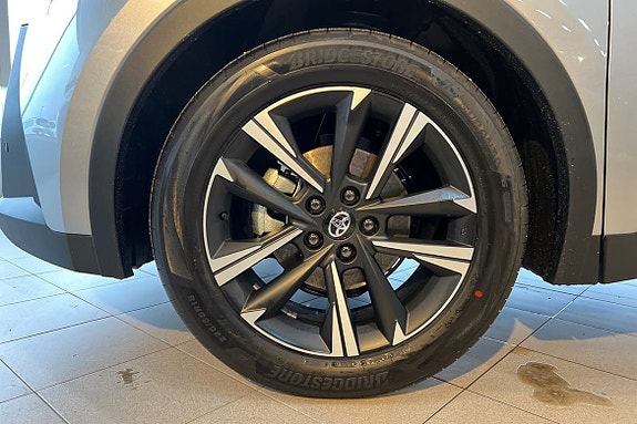 Toyota C-HR 15 of 25
