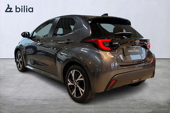 Toyota Yaris 2 of 24