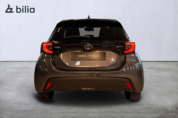Toyota Yaris 4 of 24