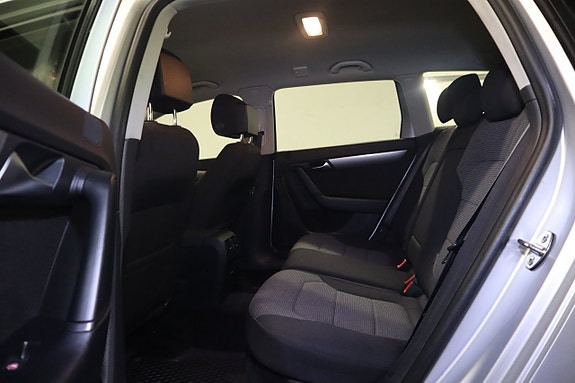 Volkswagen Passat 11 of 26