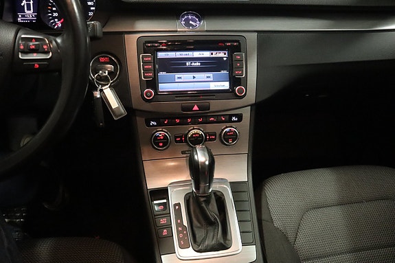Volkswagen Passat 9 of 26