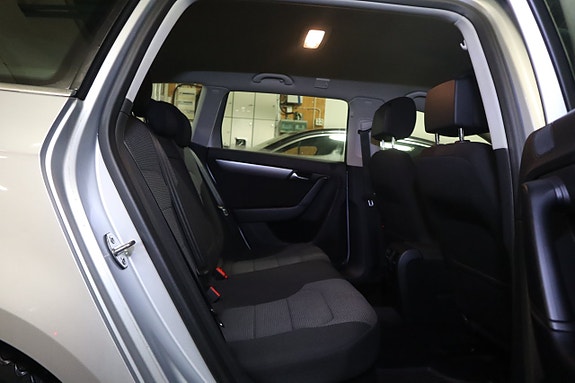 Volkswagen Passat 13 of 26