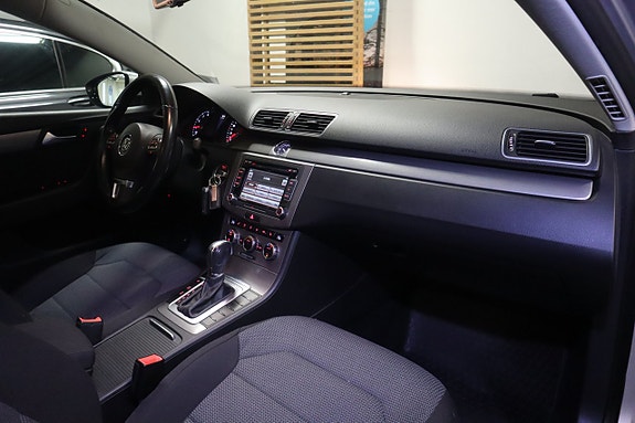 Volkswagen Passat 15 of 26