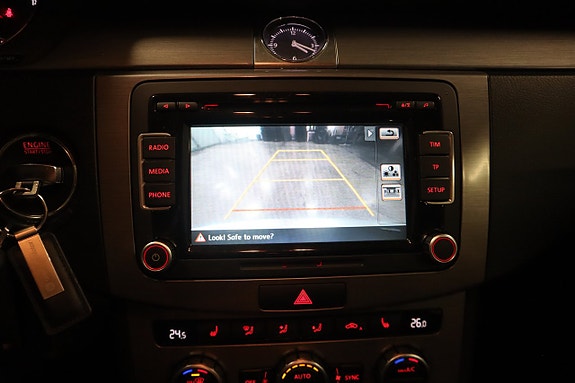 Volkswagen Passat 10 of 26
