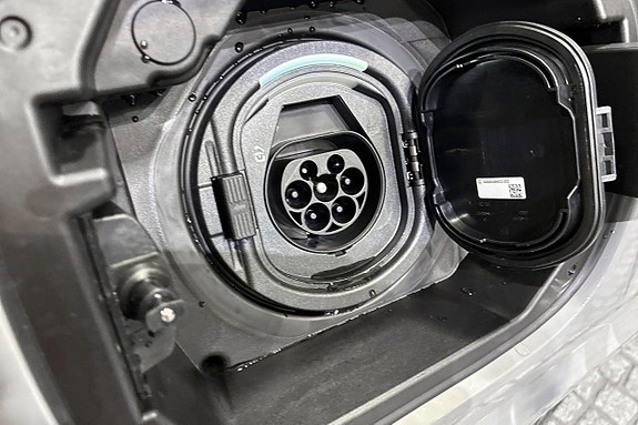 Mercedes-Benz GLA250 e 13 of 15