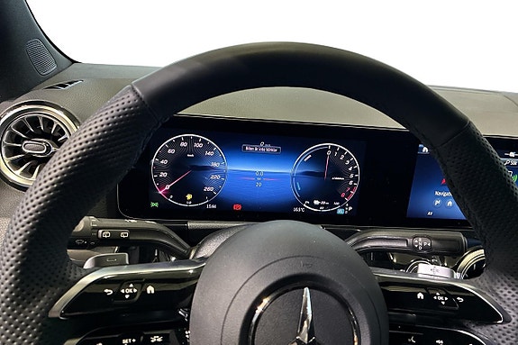 Mercedes-Benz GLA250 e 7 of 15