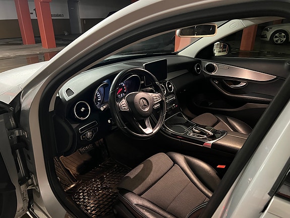 Mercedes-Benz C180 4 of 7