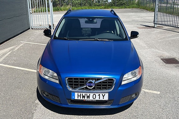 Volvo V70 2 of 5