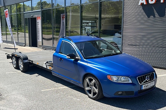 Volvo V70 3 of 5
