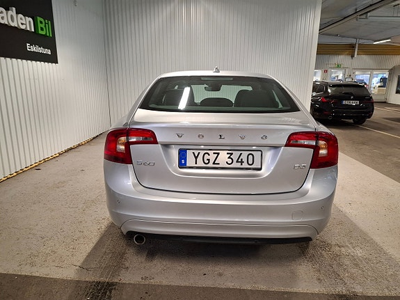 Volvo S60 4 of 5
