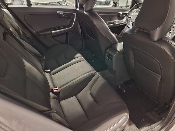 Volvo S60 13 of 15