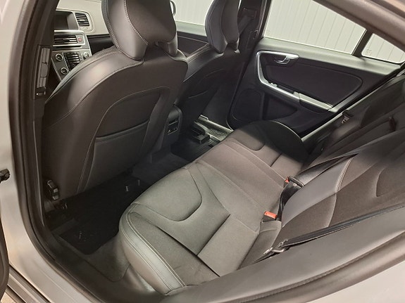 Volvo S60 12 of 15