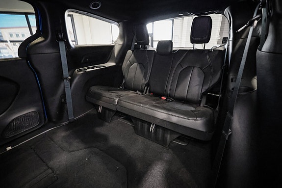 Chrysler Pacifica 20 of 30