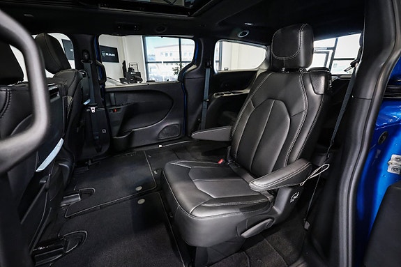 Chrysler Pacifica 23 of 30