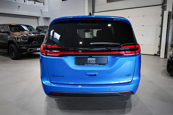 Chrysler Pacifica 6 of 30