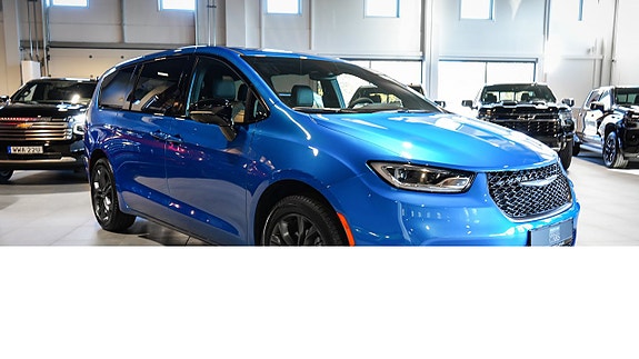 Chrysler Pacifica 2 of 30