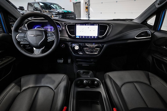 Chrysler Pacifica 14 of 30