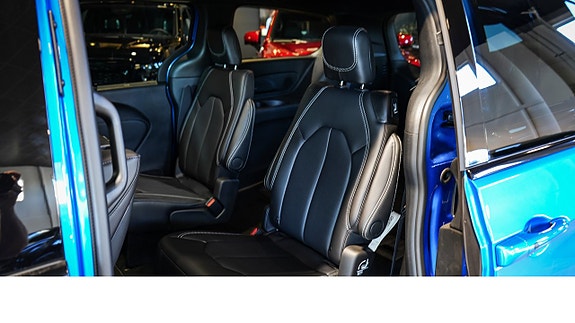 Chrysler Pacifica 11 of 30