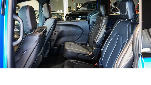 Chrysler Pacifica 12 of 30