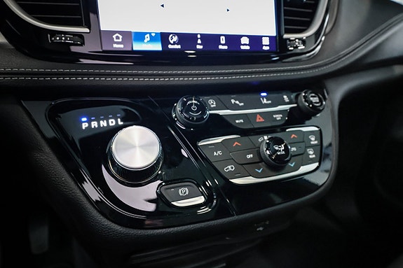 Chrysler Pacifica 30 of 30