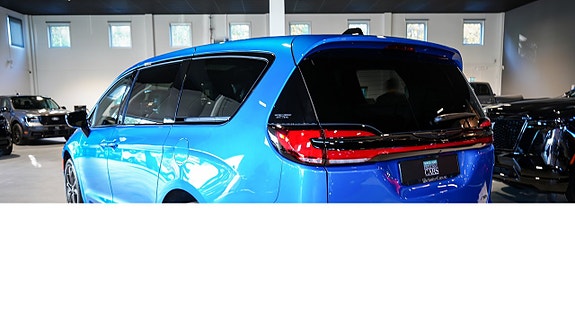 Chrysler Pacifica 4 of 30