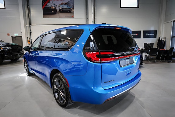 Chrysler Pacifica 5 of 30
