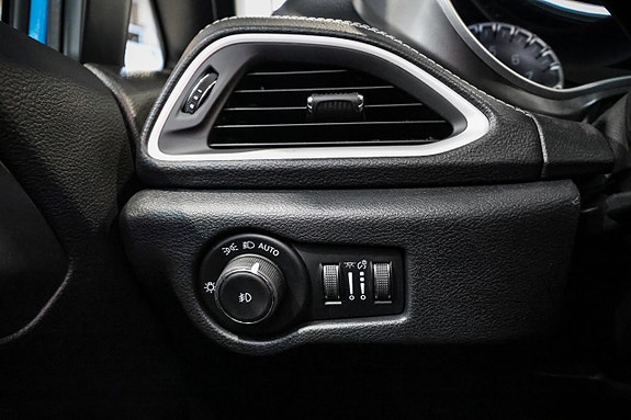 Chrysler Pacifica 29 of 30