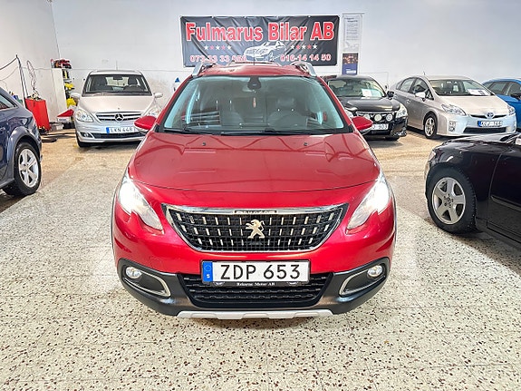 Peugeot 2008 2 of 5