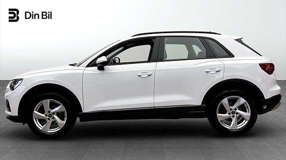 Audi Q3 2 of 5