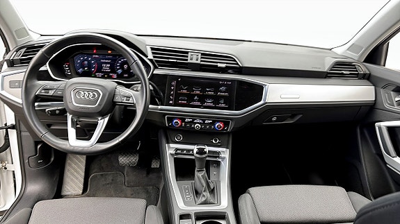 Audi Q3 10 of 12