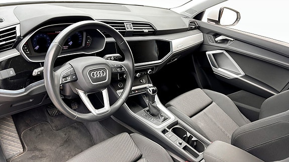 Audi Q3 7 of 12