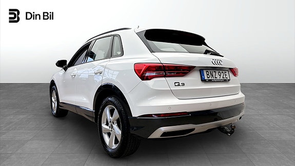Audi Q3 3 of 5