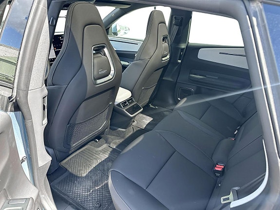 Polestar 4 7 of 9