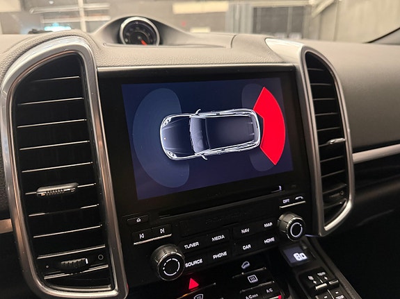 Porsche Cayenne 19 of 24