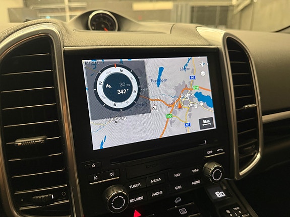 Porsche Cayenne 21 of 24