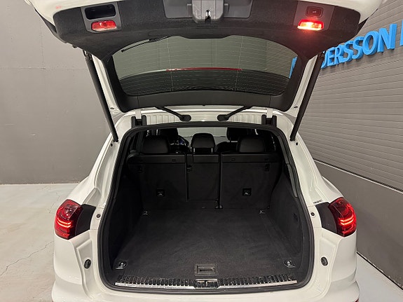 Porsche Cayenne 24 of 24