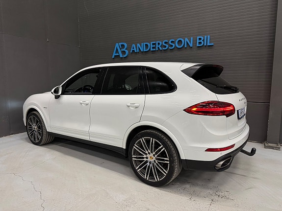 Porsche Cayenne 7 of 24